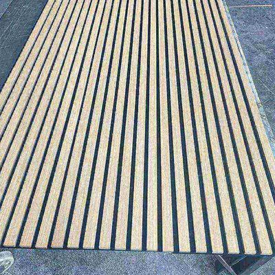 Schnelle Installation von Akustikplatten aus Polyesterfasern zur modernen Rauschminderung im Innenraum
