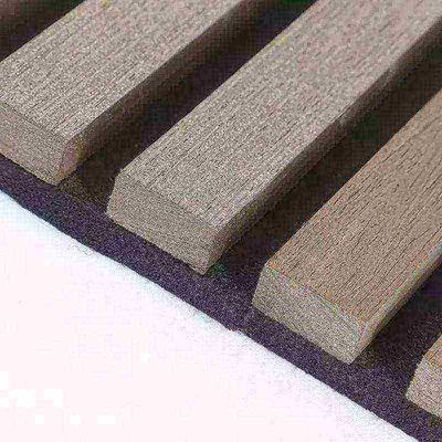 Schnelle Installation von Akustikplatten aus Polyesterfasern zur modernen Rauschminderung im Innenraum